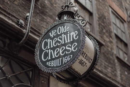 Enseigne historique du pub Ye Olde Cheshire